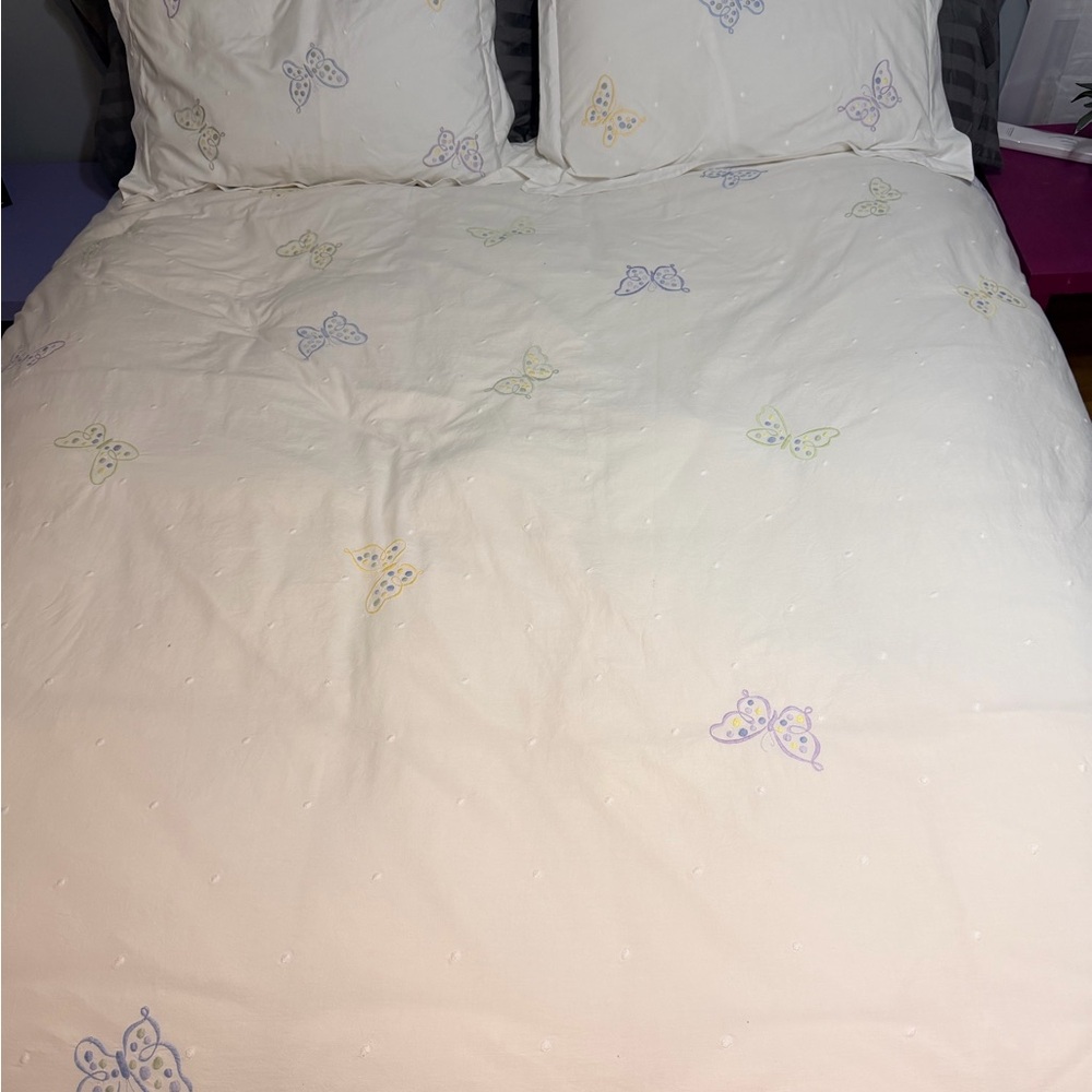 Pottery Barn White Cotton Butterfly Embroidered Duvet and Shams Queen (2) - Picture 2 of 5